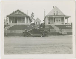 Alice, Ida and June Kaiser with friends in a 1914 Dodge sedan in Breckenridge