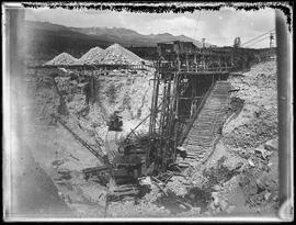 Locomotive cranes in operation at the Gold Pan pit