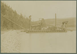 Risdon No. 3 gold dredge on the lower Swan River near Breckenridge